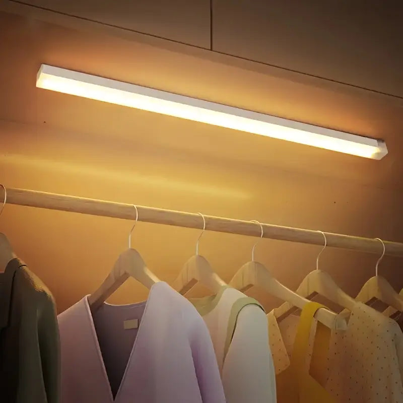 LAMPĂ LED REÎNCĂRCABILĂ USB