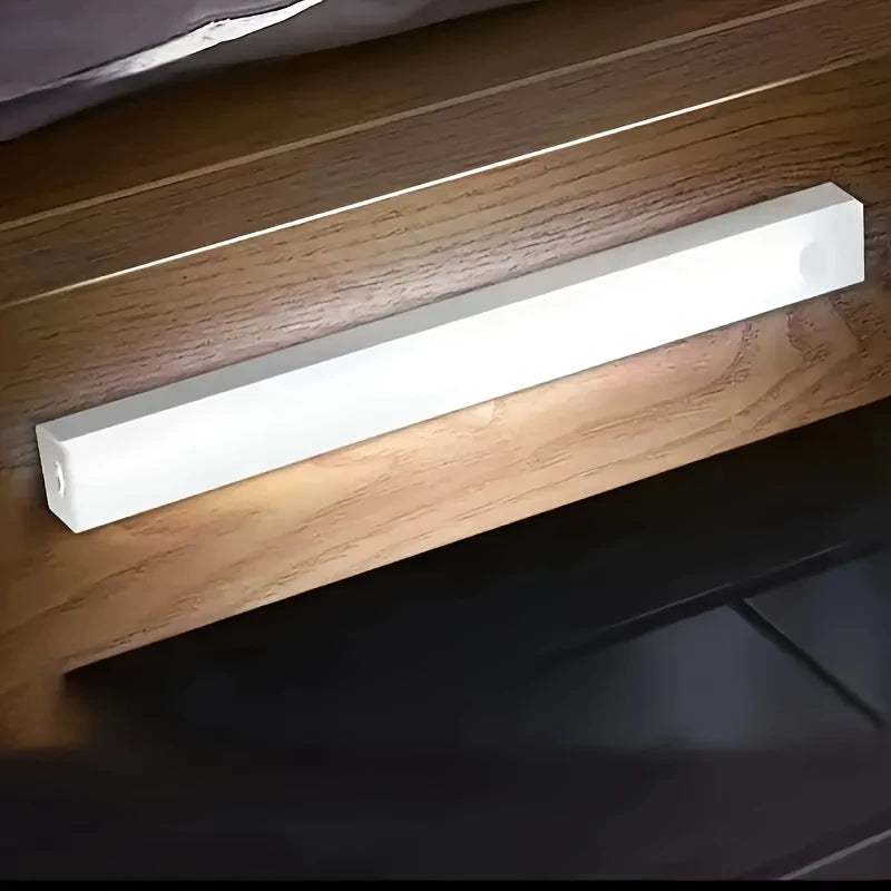 LAMPĂ LED REÎNCĂRCABILĂ USB
